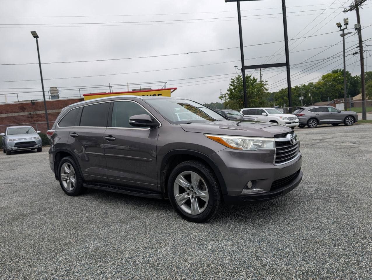 Used 2016 Toyota Highlander Limited FWD image 3