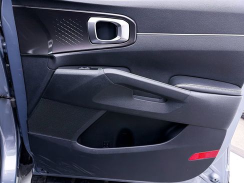 Used 2022 Kia Sorento LX image 31