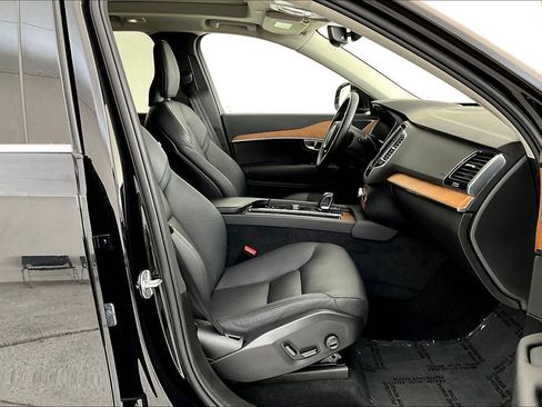 Used 2023 Volvo XC90 B6 Plus image 10