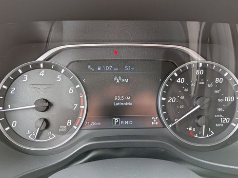 Used 2024 Nissan Titan SV w/ SV Convenience Package image 12