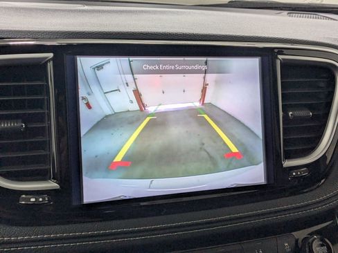 Certified 2026 Chrysler Pacifica Limited AWD/4WD image 16