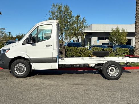 New 2024 Mercedes-Benz Sprinter 4500 image 3