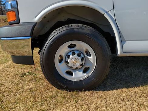 New 2025 Chevrolet Express 3500 Work Van w/ Power Convenience Package image 10