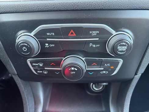 Used 2022 Dodge Charger SXT RWD image 18