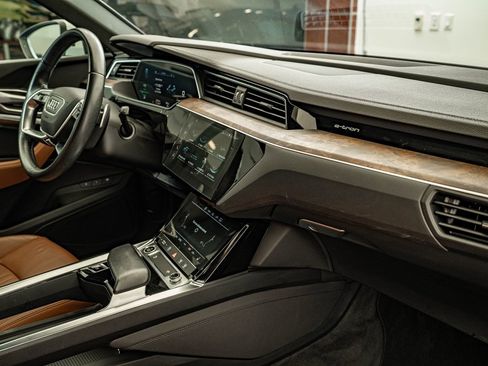 Used 2021 Audi e-tron Premium w/ Convenience Plus Package image 23