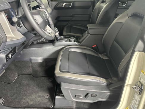 Used 2025 Ford Bronco Outer Banks image 7