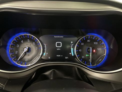 Used 2022 Chrysler Pacifica Limited w/ S Appearance Package AWD/4WD image 6
