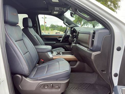 Used 2024 Chevrolet Silverado 2500 High Country w/ High Country Premium Package AWD/4WD image 17