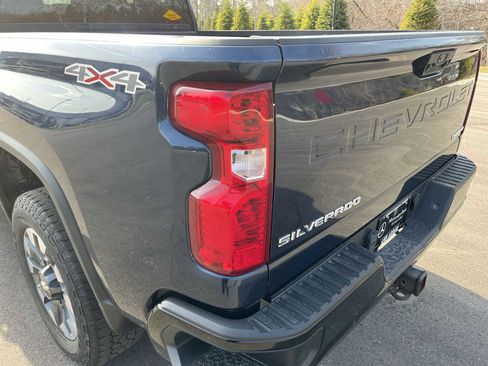 Used 2022 Chevrolet Silverado 2500 Custom w/ Custom Value Package image 12