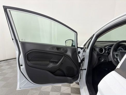 Certified 2019 Ford Fiesta SE w/ Cold Weather Package FWD image 10
