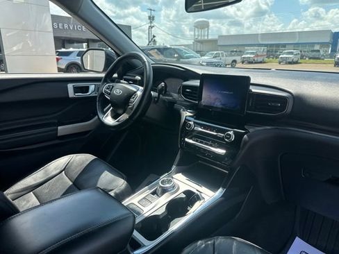 Used 2022 Ford Explorer Limited w/ Equipment Group 301A RWD image 10