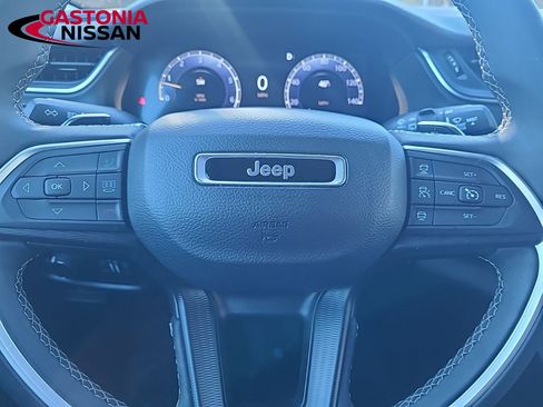 Used 2023 Jeep Grand Cherokee L Laredo image 35