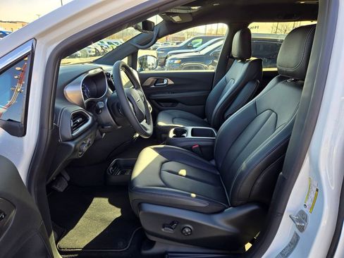 New 2026 Chrysler Pacifica Select FWD image 12