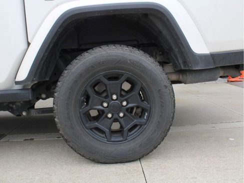 Certified 2021 Jeep Gladiator Willys image 13
