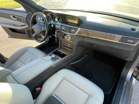 Used 2011 Mercedes-Benz E 350 4MATIC Sedan image 17