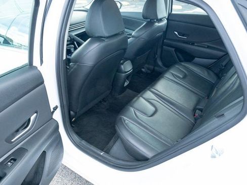 Used 2025 Hyundai Elantra Limited image 27