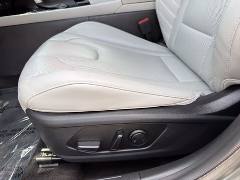 Used 2024 Hyundai Elantra Limited FWD image 27