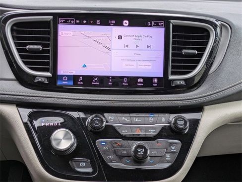 Used 2022 Chrysler Pacifica Touring-L w/ Uconnect Theater Family Group image 12