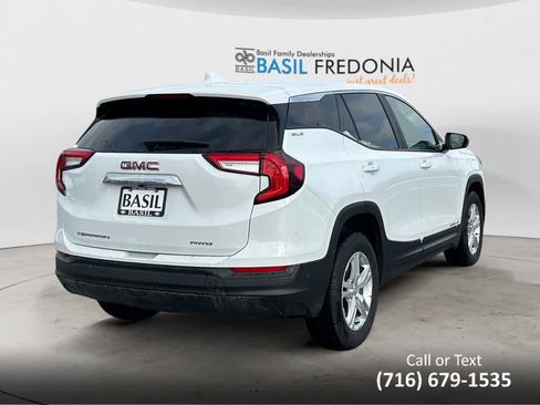 Used 2024 GMC Terrain SLE image 5