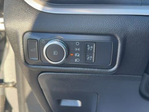 Certified 2022 Ford Explorer XLT w/ Equipment Group 202A image 15