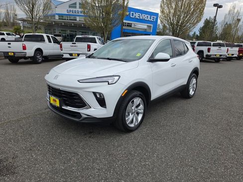 Used 2024 Buick Encore GX Preferred w/ Comfort Package image 1