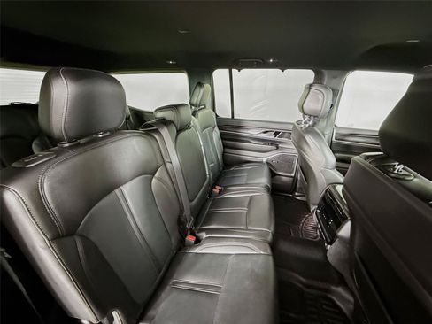 Used 2024 Jeep Wagoneer 4WD w/ Convenience Group I image 28