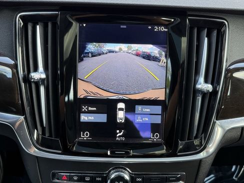 Used 2018 Volvo S90 T5 Momentum image 32