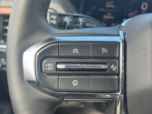 Used 2025 GMC Yukon XL Denali AWD/4WD image 29
