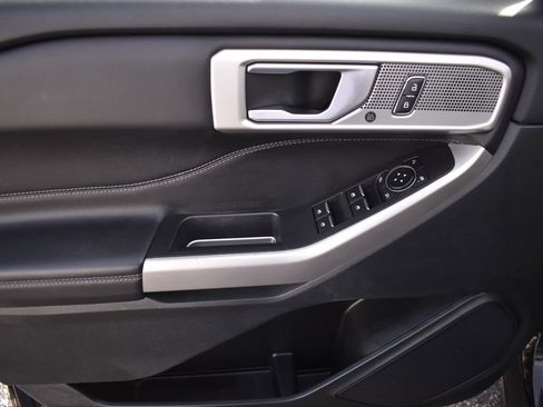 Used 2023 Ford Explorer Limited image 24