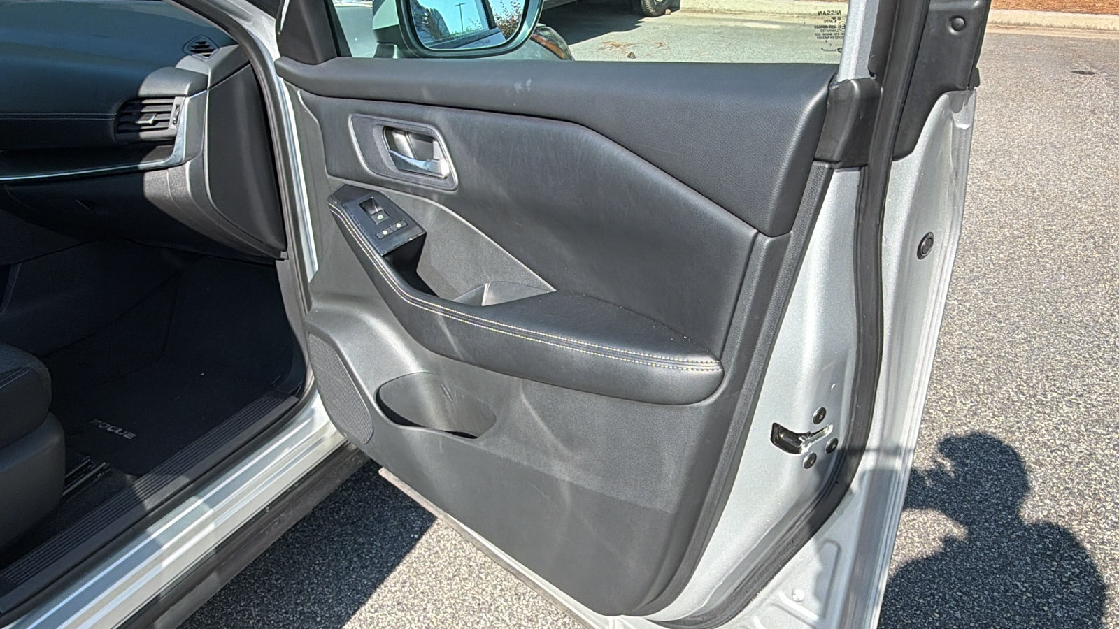 Used 2024 Nissan Rogue SV AWD/4WD image 18
