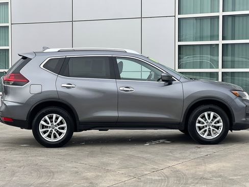 Used 2019 Nissan Rogue SV image 3