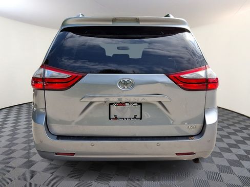 Used 2016 Toyota Sienna XLE Premium FWD image 5