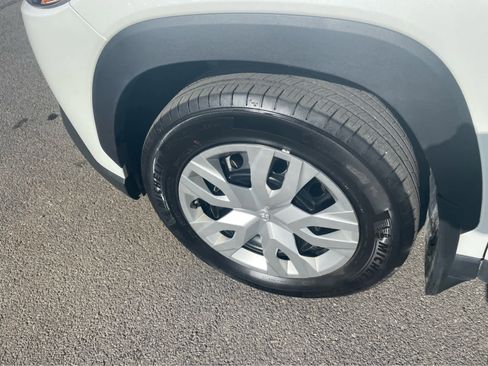 Used 2024 Toyota Corolla Cross L image 9