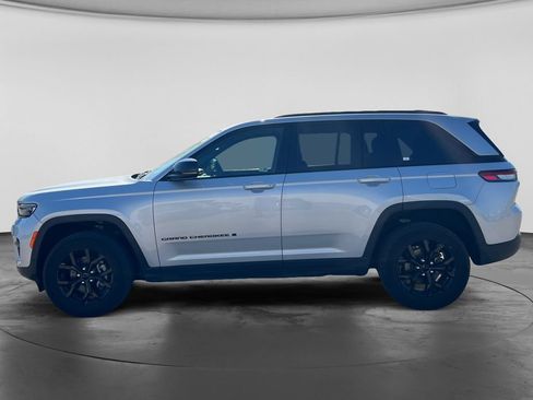 Used 2024 Jeep Grand Cherokee Altitude AWD/4WD image 6