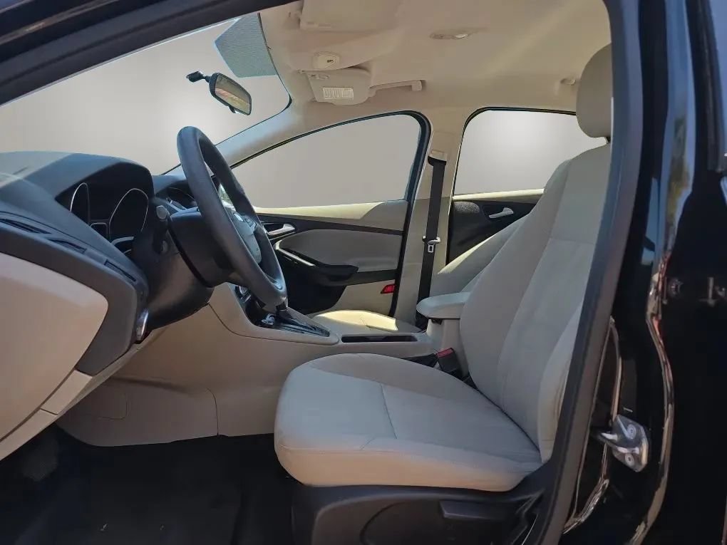 Used 2015 Ford Focus SE FWD image 10