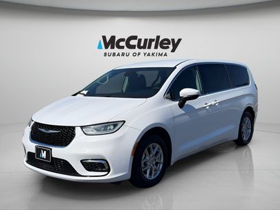 Used 2023 Chrysler Pacifica Touring-L