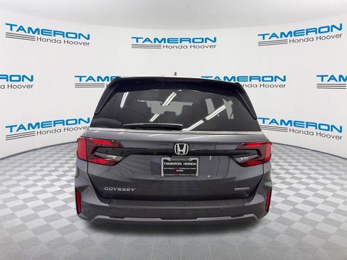 New 2026 Honda Odyssey Touring image 4