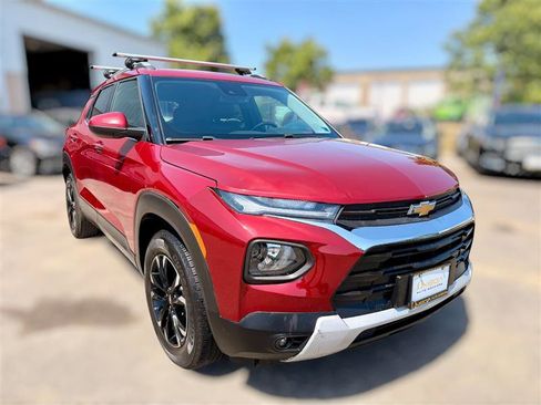 Used 2021 Chevrolet TrailBlazer LT w/ Premium Seating Package AWD/4WD image 3