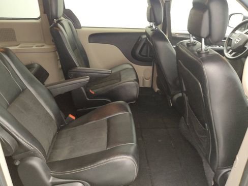 Used 2019 Dodge Grand Caravan SXT FWD image 19