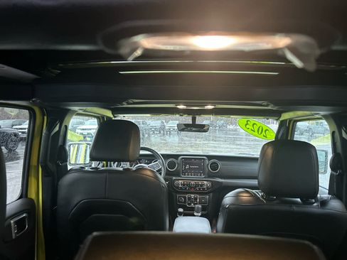 Used 2023 Jeep Wrangler Sahara w/ Cold Weather Group image 43