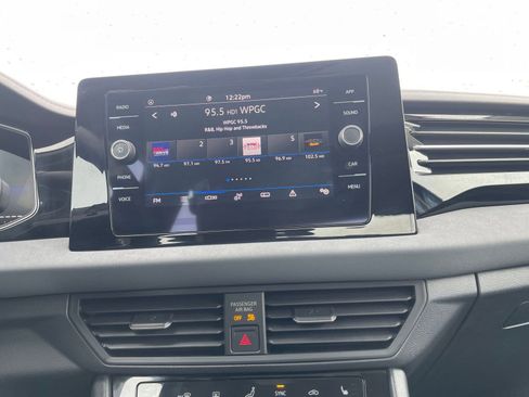 Used 2025 Volkswagen Jetta SE image 21