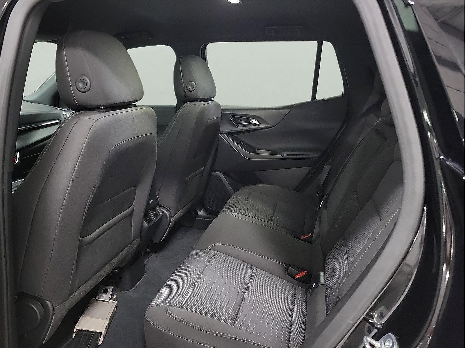 Used 2025 Chevrolet Equinox LT FWD image 8