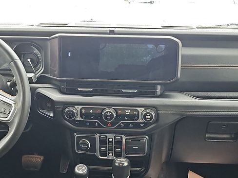 Used 2024 Jeep Wrangler Unlimited Sahara w/ Technology Group AWD/4WD image 11