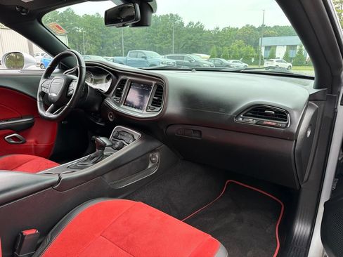 Certified 2022 Dodge Challenger R/T Scat Pack w/ Dynamics Package RWD image 9