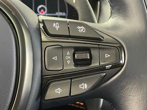 Used 2022 Aston Martin DBX AWD/4WD image 32