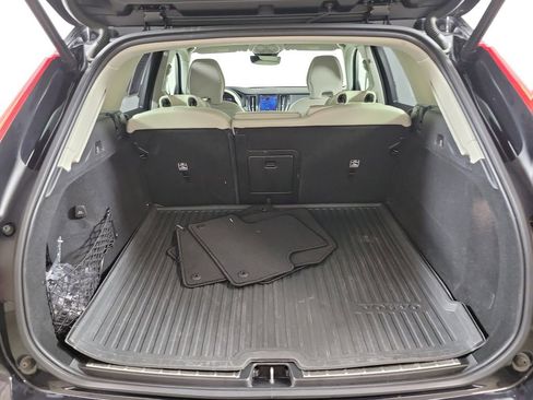 Used 2023 Volvo XC60 B5 Ultimate w/ Protection Package Premier FWD image 11