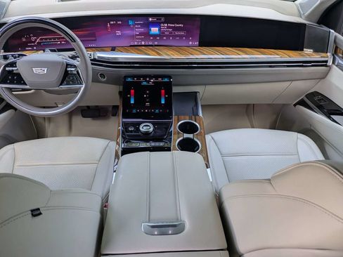 Certified 2025 Cadillac Escalade Sport Platinum w/ LPO, Floor Liner Package AWD/4WD image 17