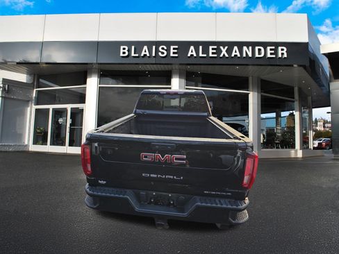 Used 2023 GMC Sierra 2500 Denali w/ Denali Black Diamond Edition AWD/4WD image 5