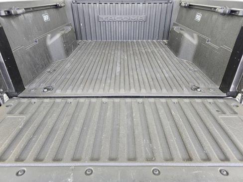 Used 2025 Toyota Tacoma SR5 AWD/4WD image 37