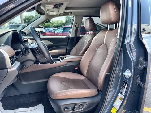 Used 2024 Toyota Grand Highlander AWD image 13